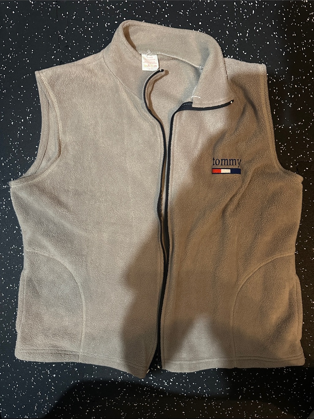 Vintage Tommy Hilfiger Men’s Light Gray Zip-Up Fleece Vest made in Canada